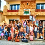 33hostel - Solo Traveller 18 To 35 Only Hostal