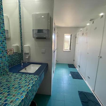 33 - Youth 18 To 35 Only Хостел *