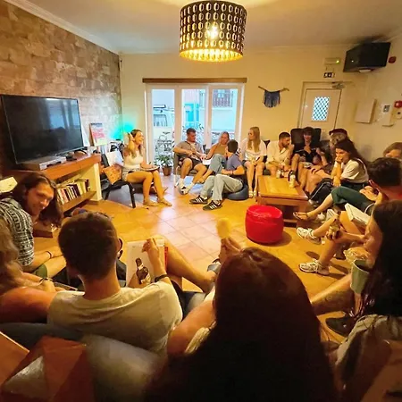 33 - Youth 18 To 35 Only Хостел