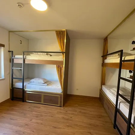 33hostel - Solo Traveller 18 To 35 Only 旅馆 巴勒尔