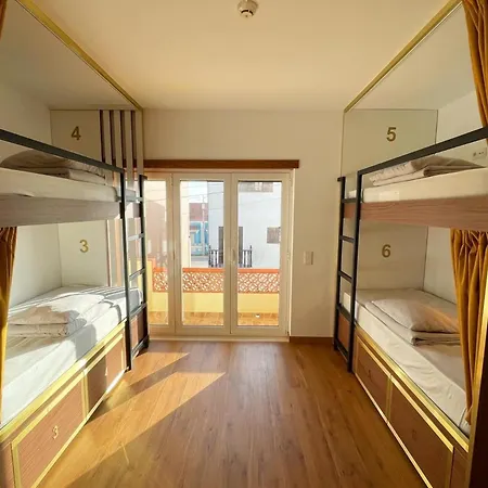 33 - Youth 18 To 35 Only Хостел