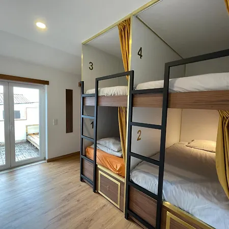 Хостел 33 - Youth 18 To 35 Only Балеал