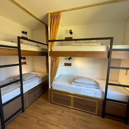 33hostel - Solo Traveller 18 To 35 Only 旅馆 巴勒尔