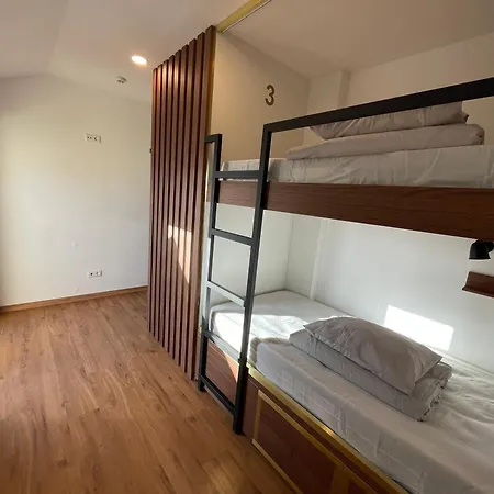33hostel - Solo Traveller 18 To 35 Only * 巴勒尔