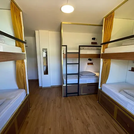 Хостел 33 - Youth 18 To 35 Only