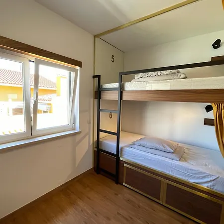 33 - Youth 18 To 35 Only Хостел *