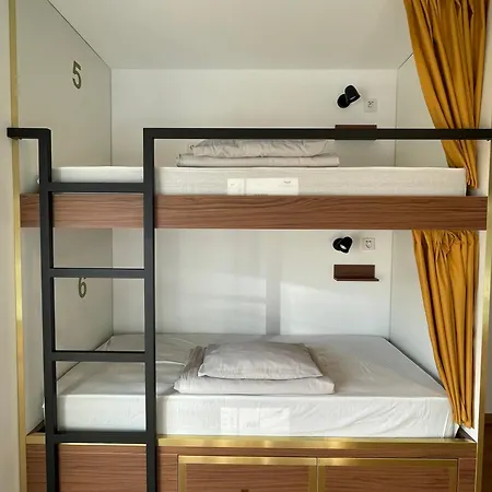 Хостел 33 - Youth 18 To 35 Only *