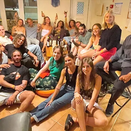 Хостел 33 - Youth 18 To 35 Only Балеал