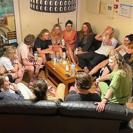 Хостел 33 - Youth 18 To 35 Only