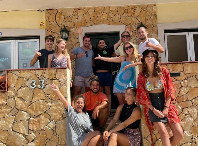 33 - Youth 18 To 35 Only Хостел Балеал