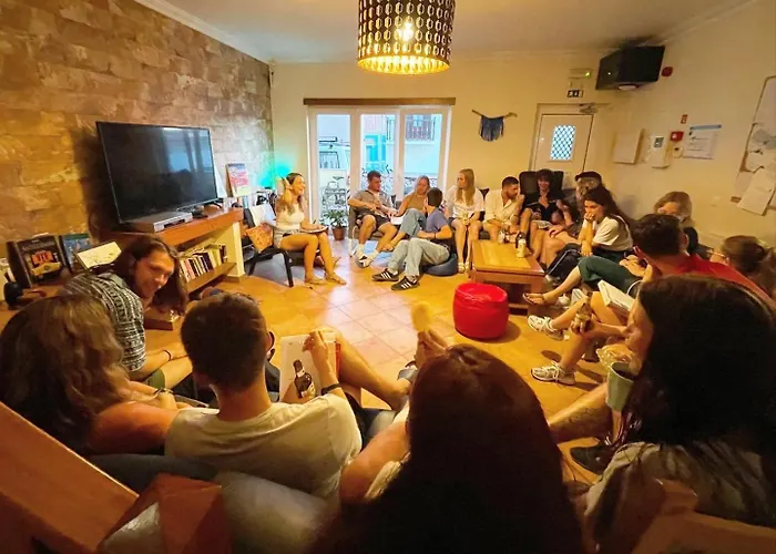 33 - Youth 18 To 35 Only Хостел