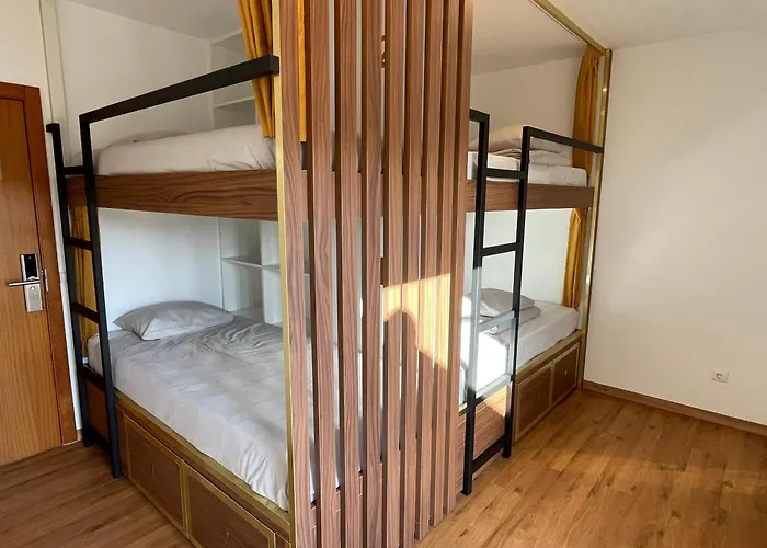 33 - Youth 18 To 35 Only Балеал