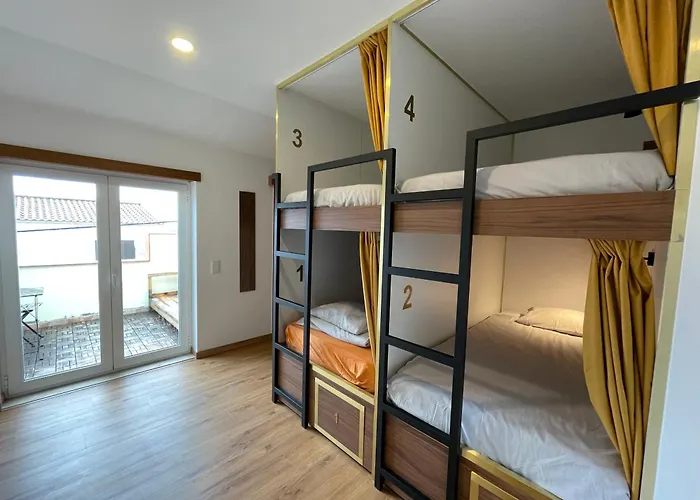 Albergue 33 - Youth 18 To 35 Only Baleal