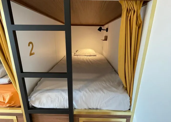 Albergue 33 - Youth 18 To 35 Only