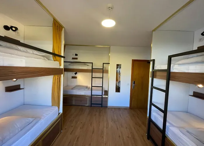 Albergue 33 - Youth 18 To 35 Only *