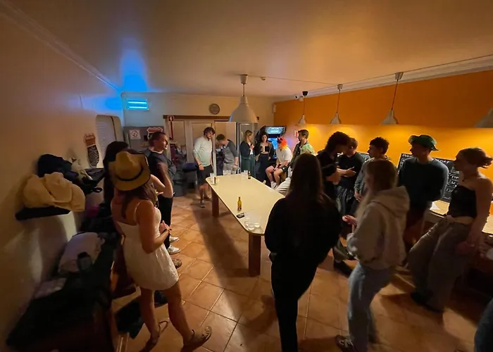 Хостел 33 - Youth 18 To 35 Only *