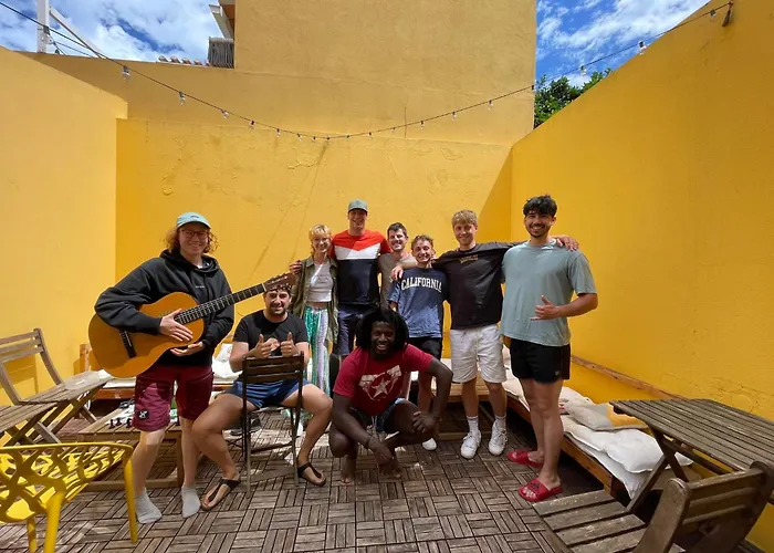 Albergue 33 - Youth 18 To 35 Only Baleal