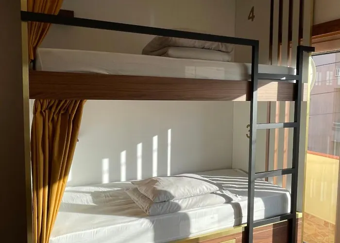 33 - Youth 18 To 35 Only Балеал