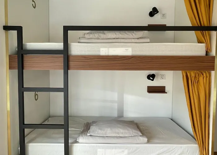 Albergue 33 - Youth 18 To 35 Only *