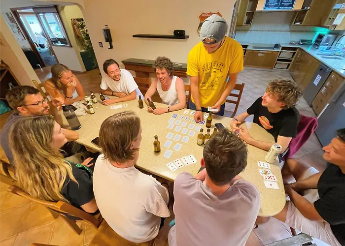 33 - Youth 18 To 35 Only Балеал