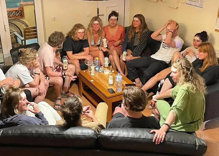 Хостел 33 - Youth 18 To 35 Only