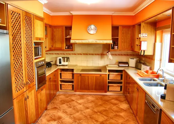 33 - Youth 18 To 35 Only Балеал